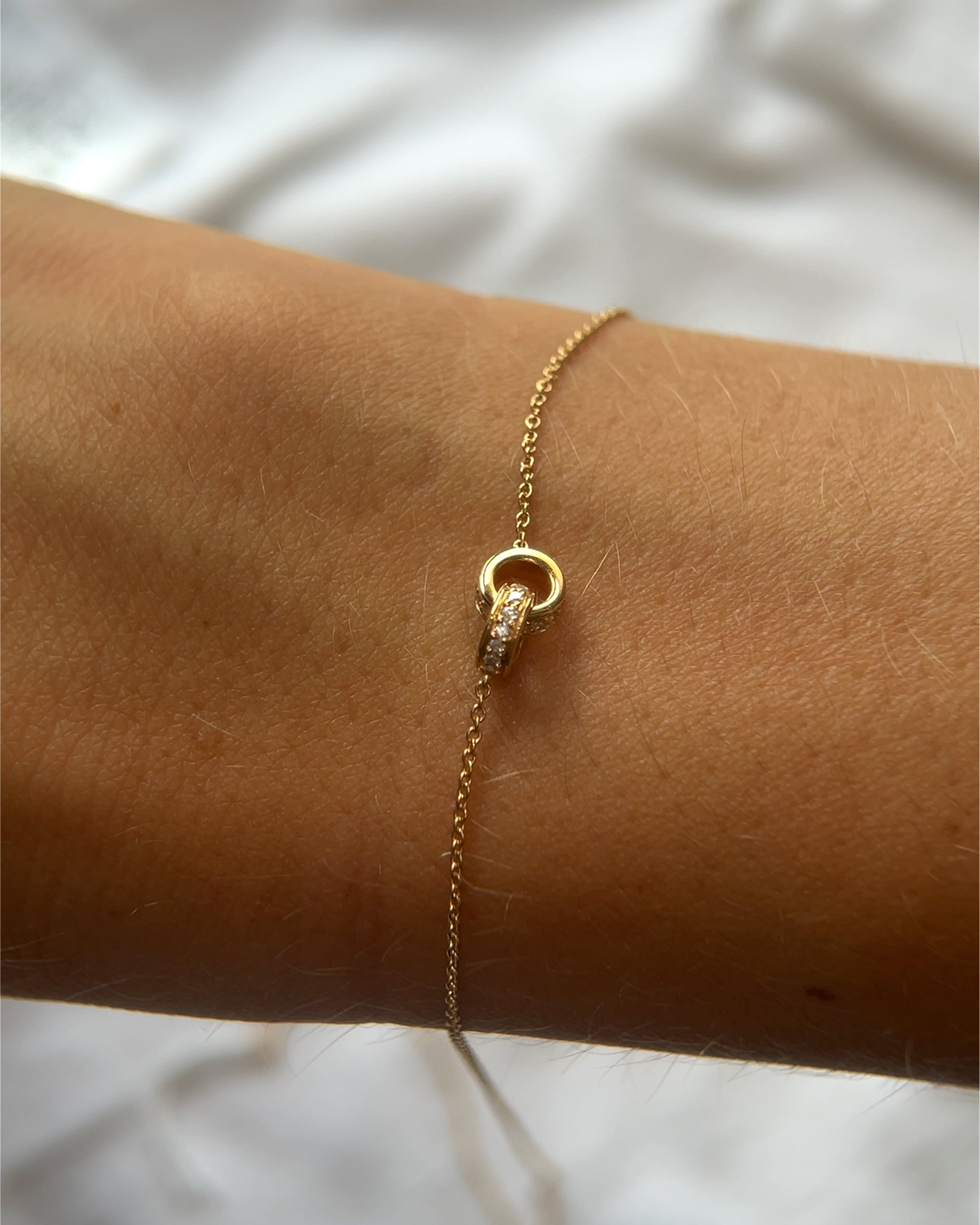 Bracelet anneaux enlacés