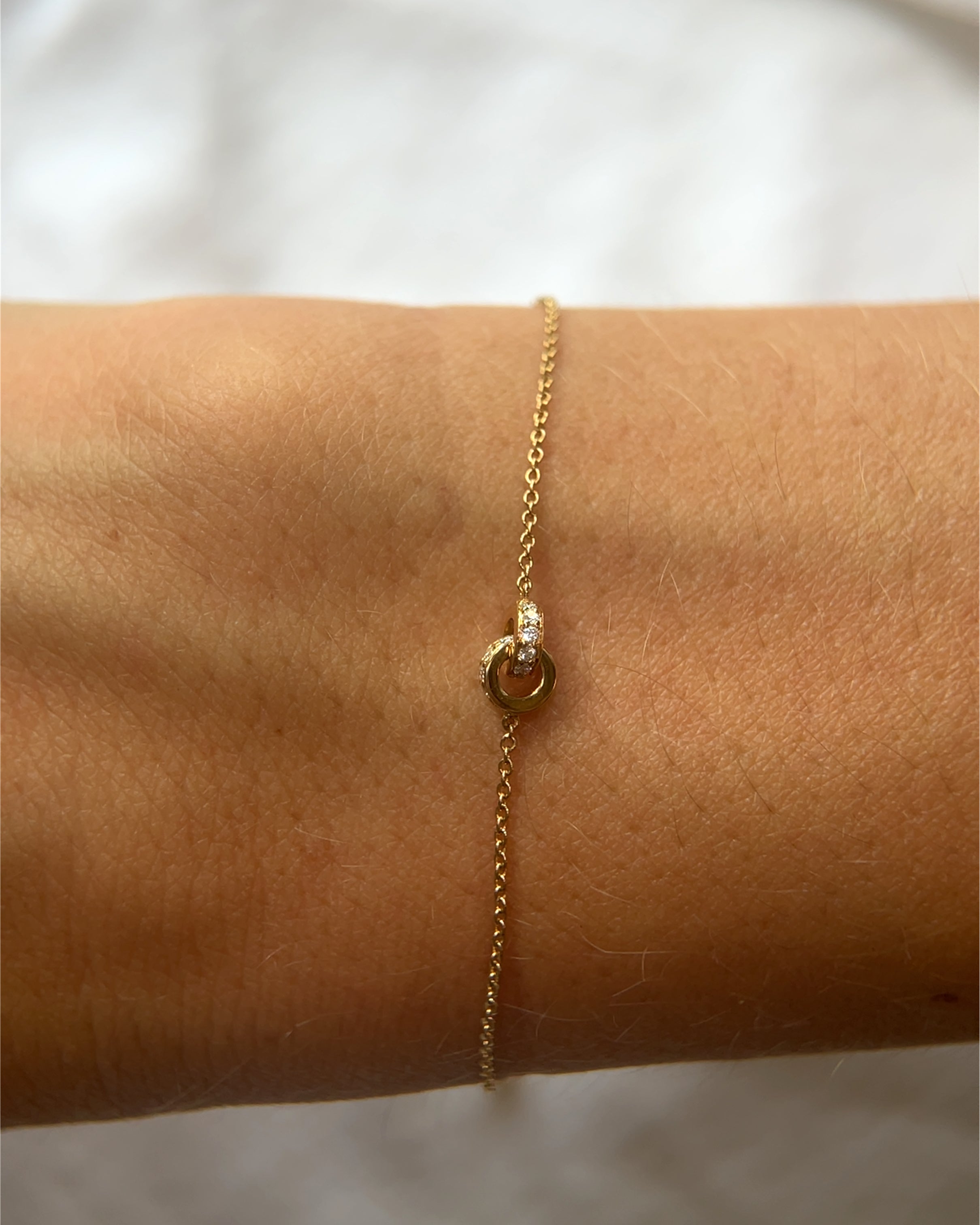 Bracelet anneaux enlacés