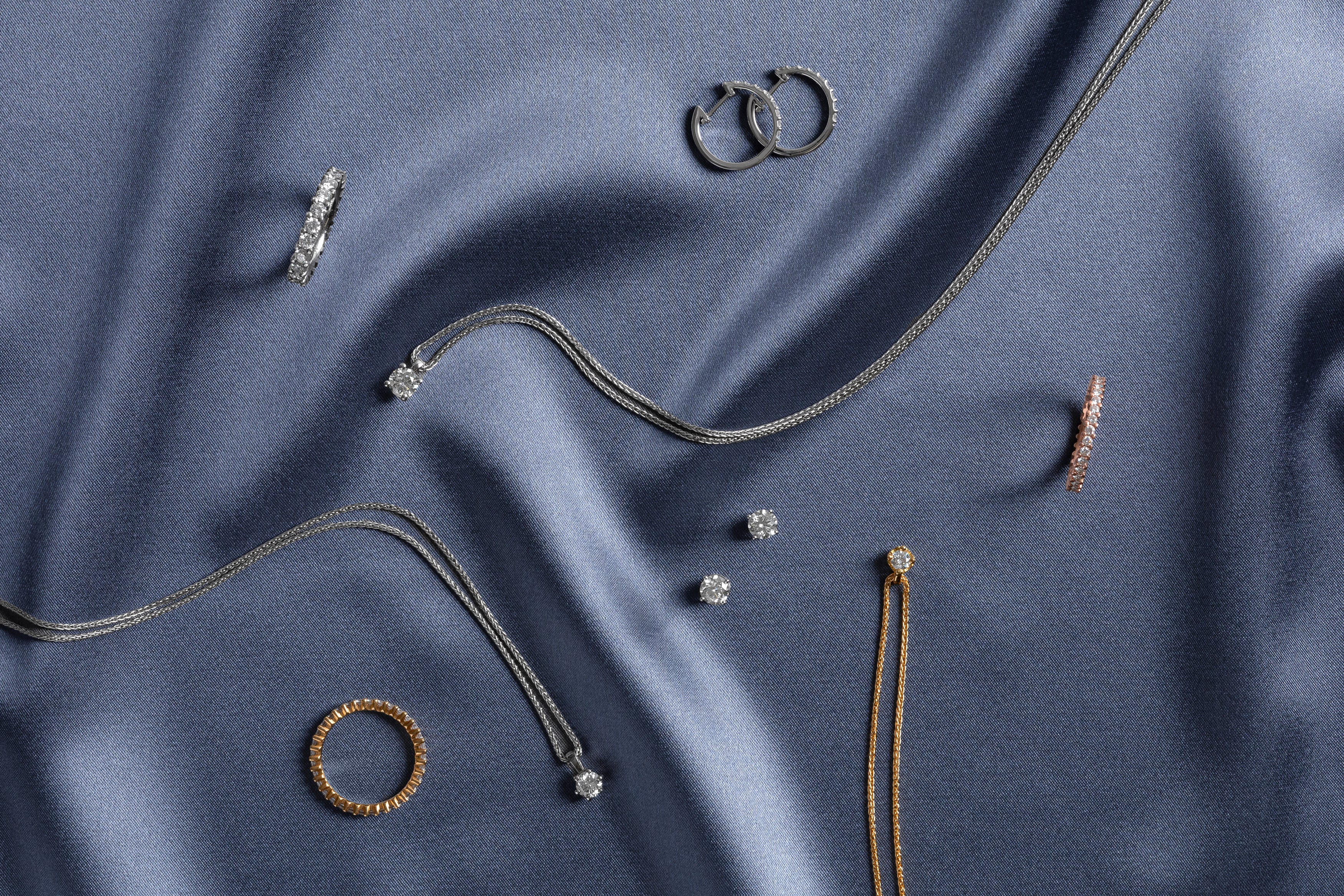 Necklace solitaire pendant 4-prongs