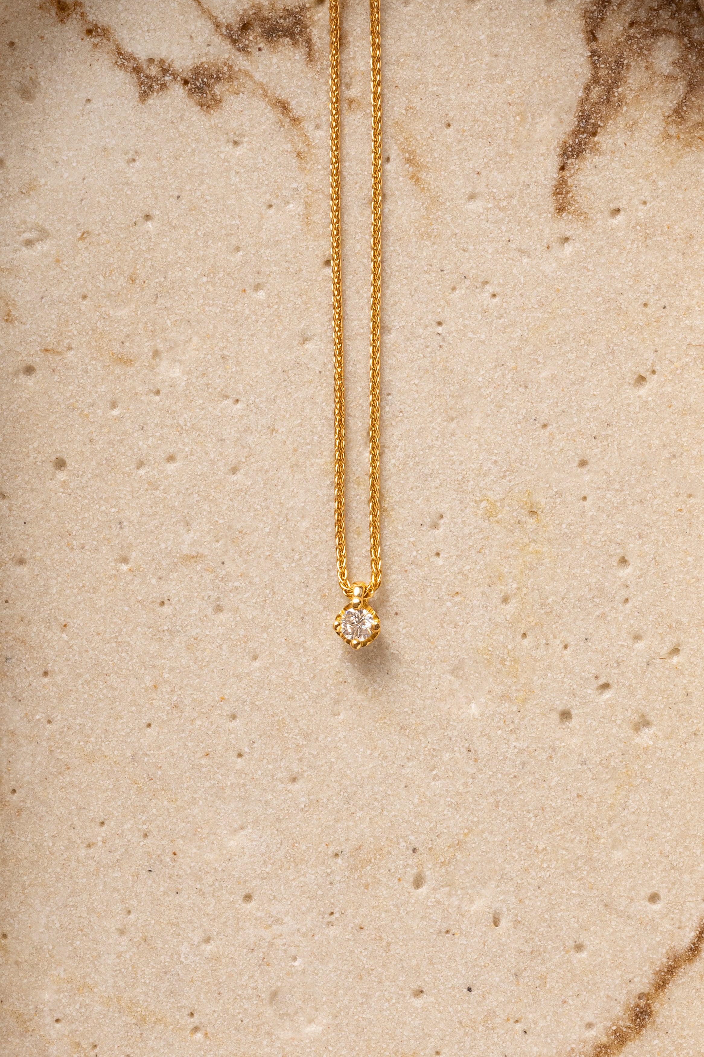 Necklace solitaire pendant 0.15 ct.