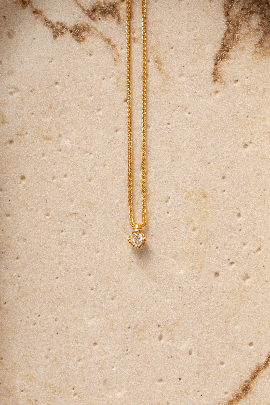 Necklace solitaire pendant 0.15 ct.