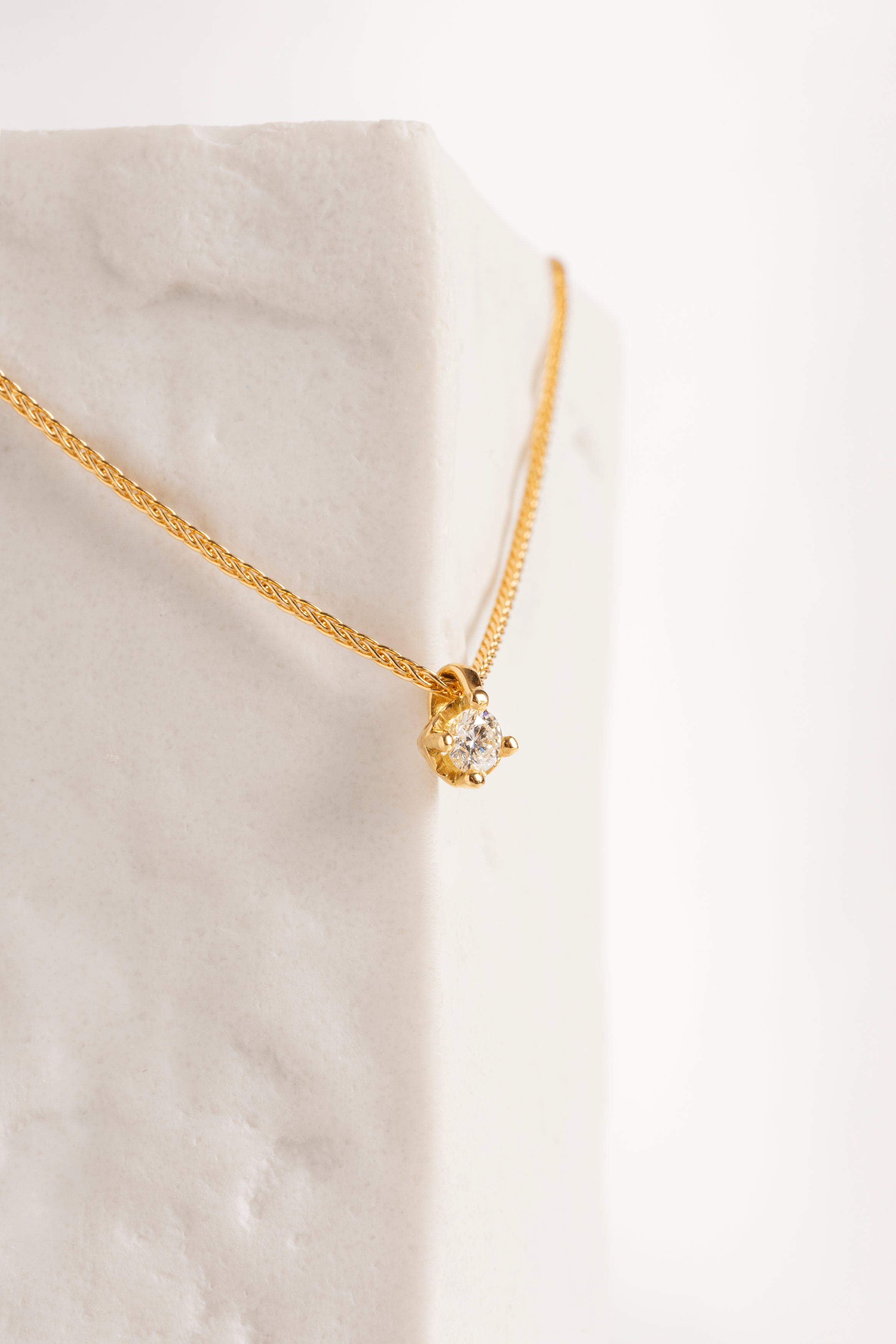 Collier Solitär-Diamantanhänger Herz-Motiv 0.25 ct.