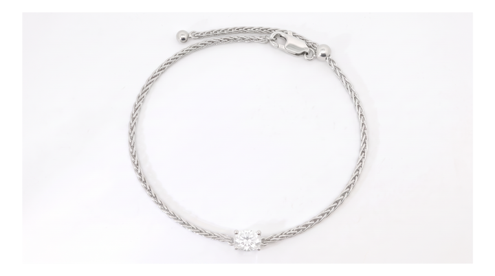 Silberarmband mit ovalem Diamanten